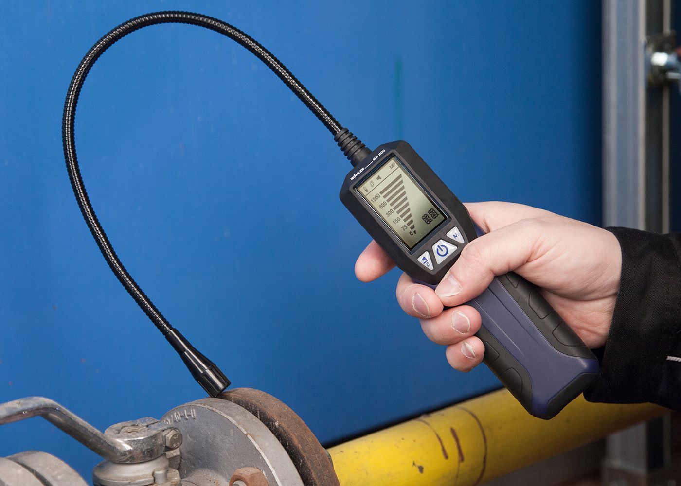 Leak detection on gas pipes with the Wöhler GS 300 gas leak detector